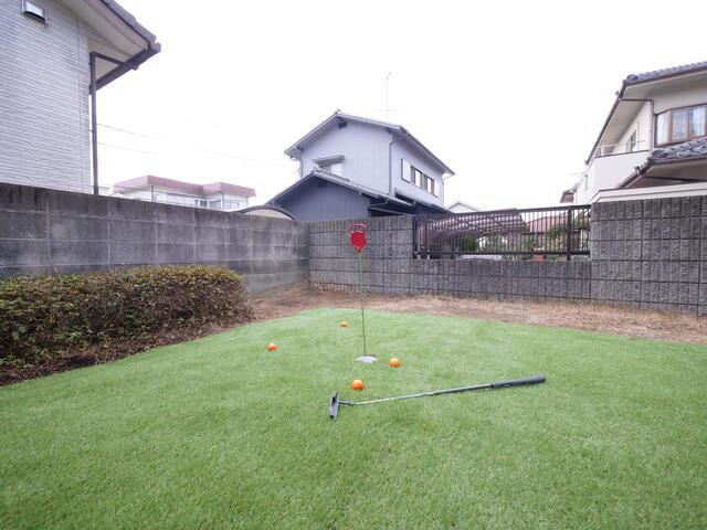 岡山市北区津高の中古一戸建の前面道路含む現地写真