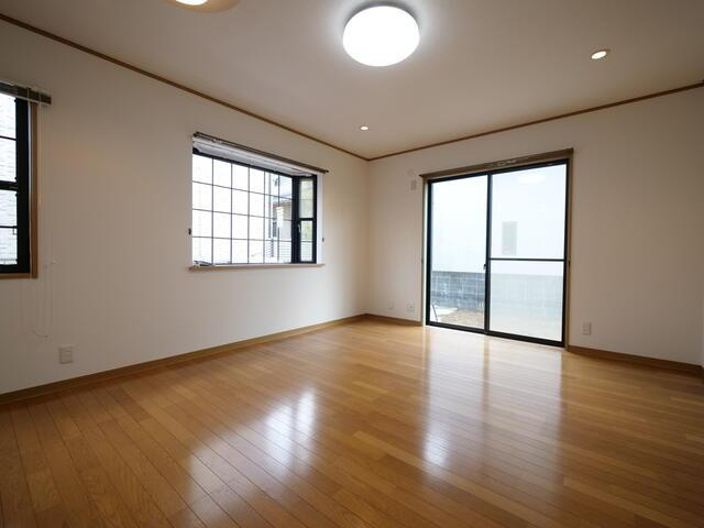 岡山市北区津高の中古一戸建の居間・リビング
