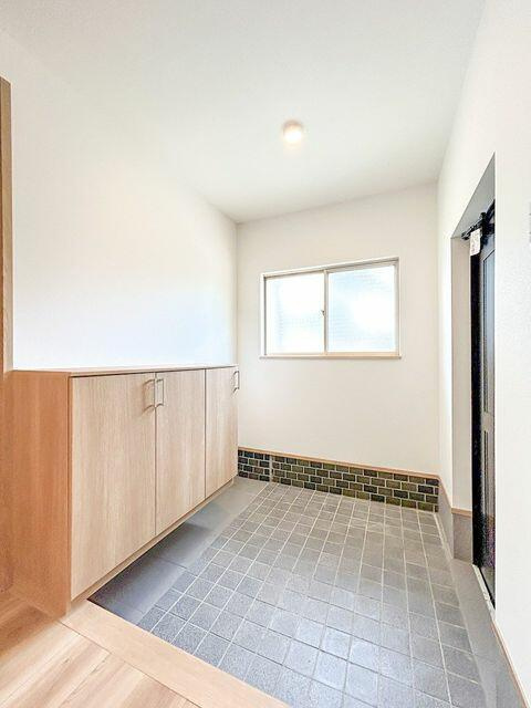 岡山市北区津高の中古一戸建の玄関|【リフォーム済】玄関内側の様…