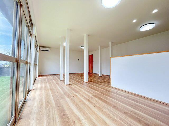 岡山市北区津高の中古一戸建の居間・リビング|【リフォーム済】リビングの別…