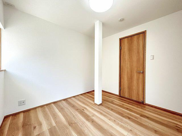 岡山市北区津高の中古一戸建の洋室|【リフォーム済】１階４．５帖…