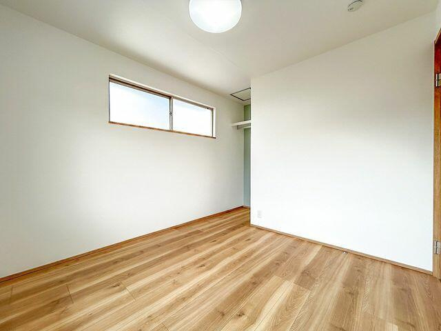 岡山市北区津高の中古一戸建の洋室|【リフォーム済】２階約４．５…