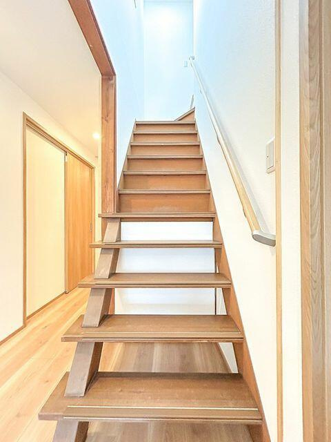 岡山市北区津高の中古一戸建の収納|【リフォーム済】階段のお写真…
