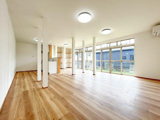 岡山市北区津高の中古一戸建の居間・リビング|【リフォーム済み】約２０帖の…