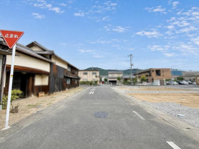 岡山市北区津島本町の新築一戸建の前面道路含む現地写真|２０２６年８月２２日撮影
