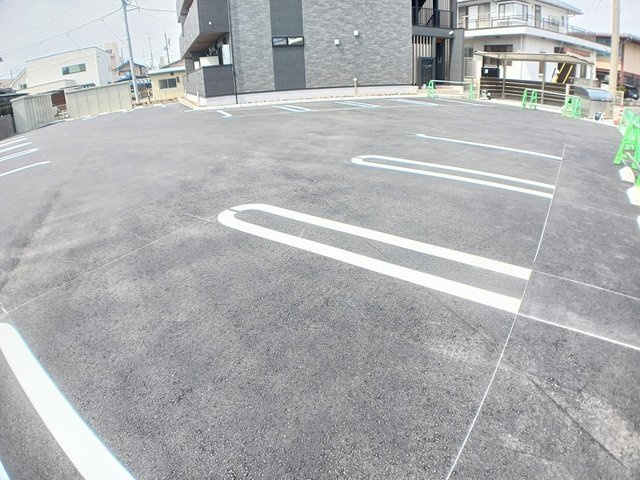 フィオーレ林町の駐車場