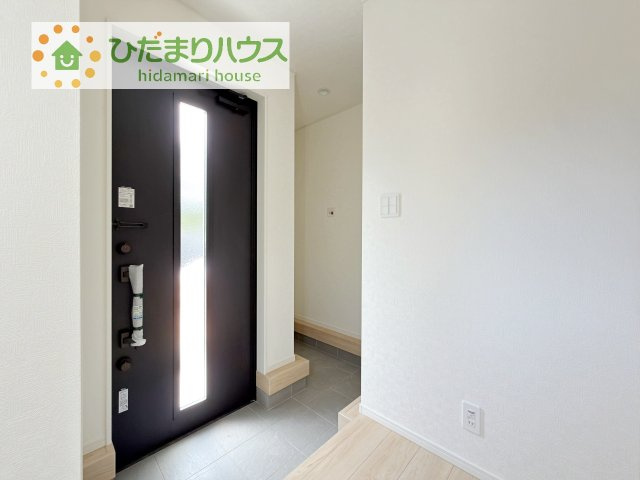 【玄関】 | 土浦市天川第4　新築戸建 | シューズクロークは、レインコートやベビーカー、ゴルフバッグなど大きな荷物を置けるので、
いつでも玄関を綺麗に保てます(*^-^*)