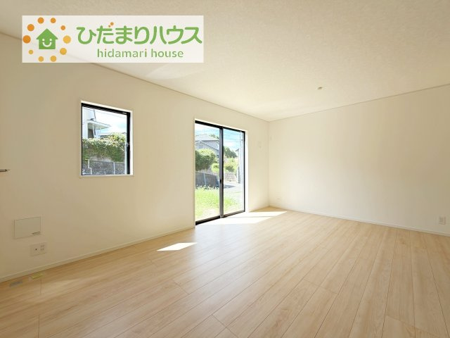 【居間・リビング】 | 土浦市天川第4　新築戸建 | 南向きのリビングではぽかぽかの日差しが感じられます☆彡