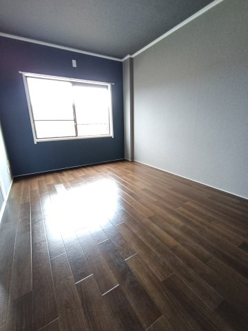 サンハイツ鎌田の洋室
