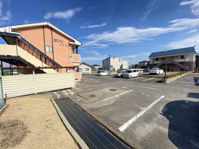 サンハイツ鎌田の駐車場