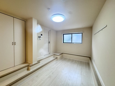 【内装】 | エース高円寺 | 洋室約10.3帖
現況優先となります。