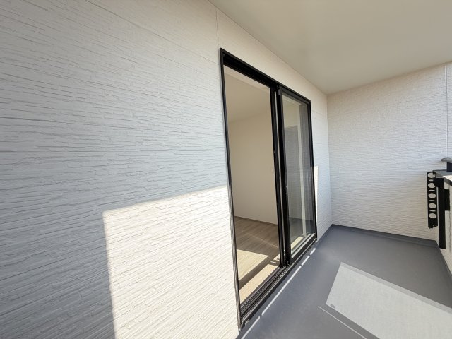 南城市大里仲間（全8棟）C号棟のバルコニー|※同仕様写真です
