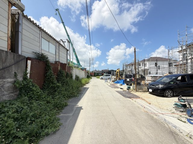 南城市大里仲間（全8棟）ラストC号棟の前面道路含む現地写真|※南側公道5.5m♪