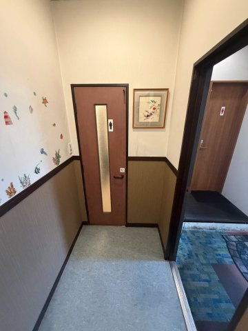 常滑市矢田字垣出口店舗付き住宅の玄関