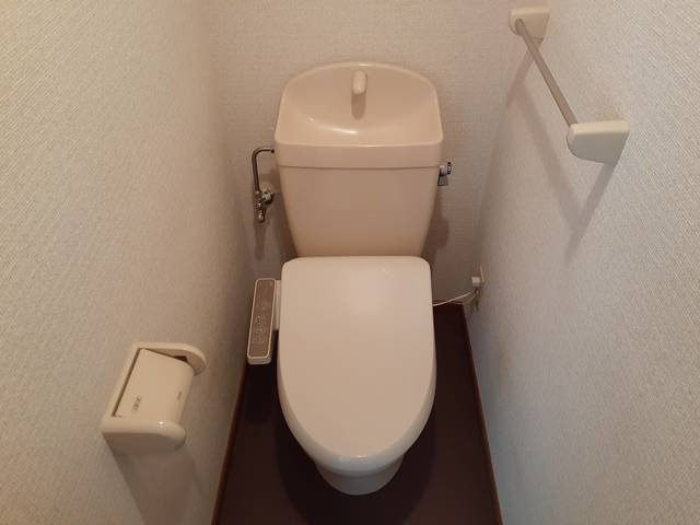 クール　ヴェルビュのトイレ|落ち着いた色調のトイレです