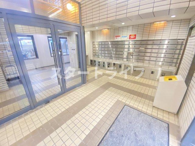 大阪市淀川区野中北１丁目の賃貸マンションのエントランス
