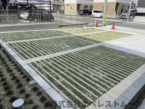 クロエの駐車場