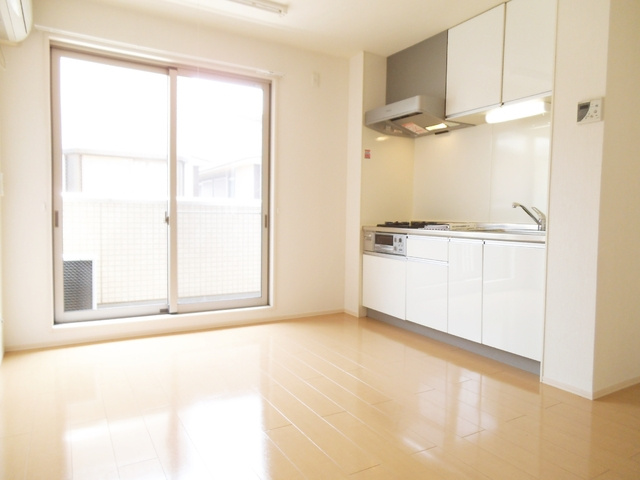 メゾン　ド　グランメールの居間・リビング|南西向きの明るいお部屋です！