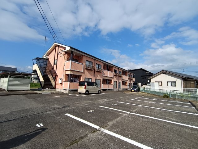 サンハイツ鎌田の駐車場|車をお持ちの方に嬉しい駐車場付きの物件です