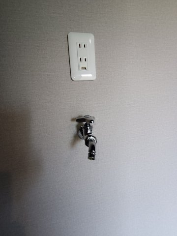 サンハイツ鎌田のその他|洗濯機置き場の水栓です