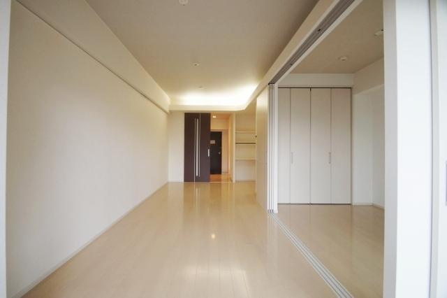新品家具付きマンション住吉5(KaGood福岡)の居間・リビング