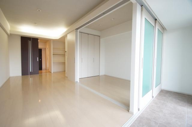 新品家具付きマンション住吉5(KaGood福岡)の居間・リビング