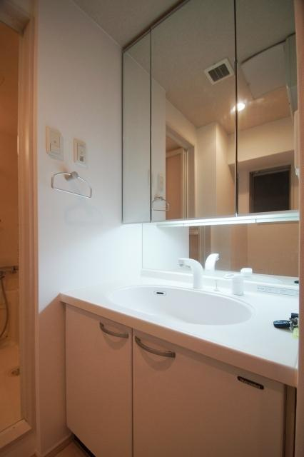新品家具付きマンション住吉5(KaGood福岡)の独立洗面台