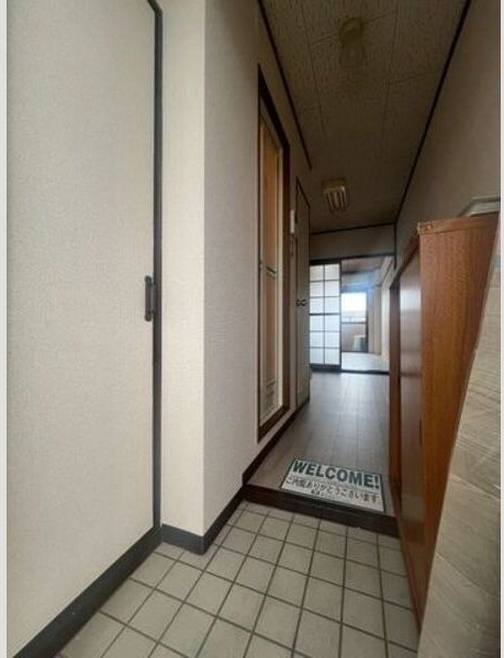 昭和ビルの玄関