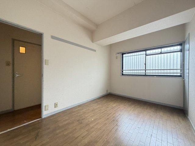 エルスト東住吉の洋室