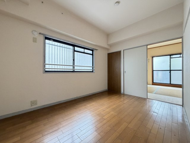 エルスト東住吉の洋室