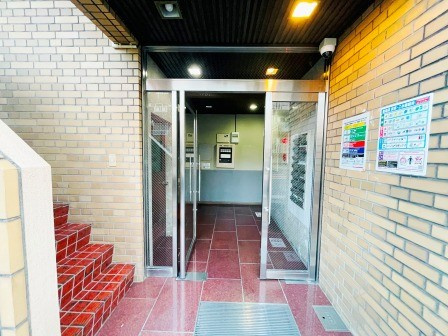 メゾン南大塚(南大塚2丁目)のエントランス