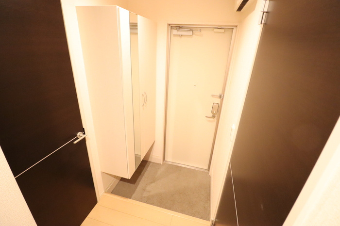 ペルテ飛鳥ＡＢ　Ｂ棟の玄関