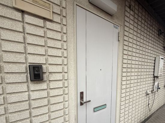 ドミール・ウタの玄関