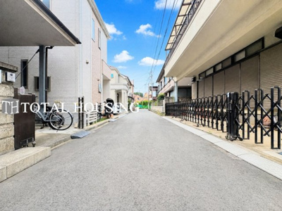 【前面道路含む現地写真】 | 小金井市緑町2丁目　新築戸建　全1棟