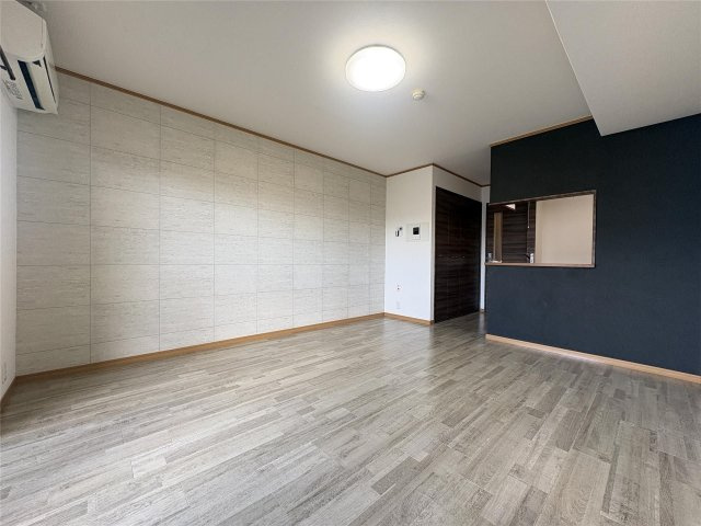ウイングス7番館の居間・リビング