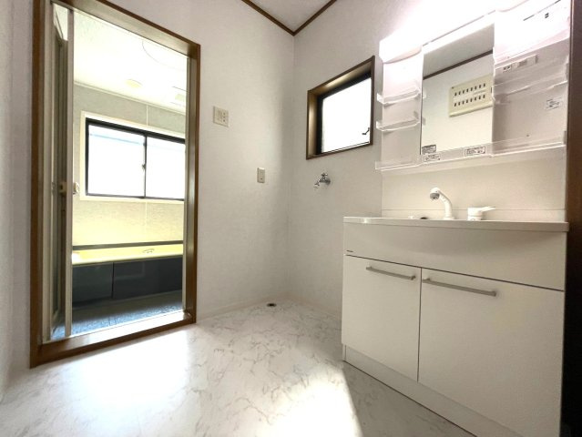 ◆リフォーム済み４LDK◆収納豊富◆スーパー徒歩４分◆近鉄小倉駅徒歩１２分◆宇治市宇治半白の洗面所|洗面室