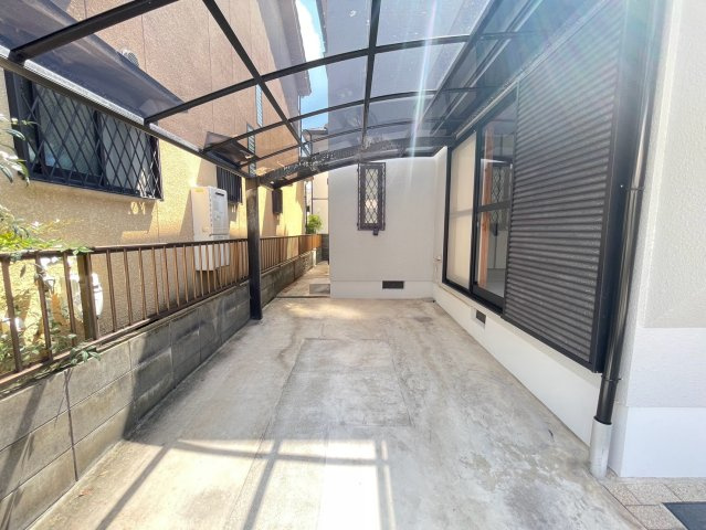 ◆リフォーム済み４LDK◆収納豊富◆スーパー徒歩４分◆近鉄小倉駅徒歩１２分◆宇治市宇治半白の駐車場|カーポート