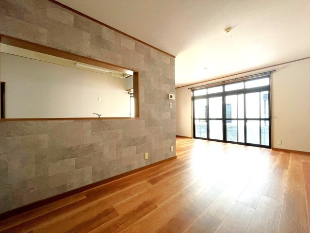 ◆リフォーム済み４LDK◆収納豊富◆スーパー徒歩４分◆近鉄小倉駅徒歩１２分◆宇治市宇治半白の居間・リビング|リビング