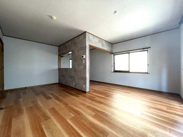 ◆リフォーム済み４LDK◆収納豊富◆スーパー徒歩４分◆近鉄小倉駅徒歩１２分◆宇治市宇治半白の居間・リビング|リビング