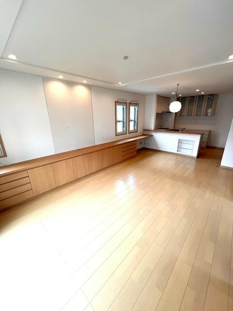 南生田戸建の居間・リビング