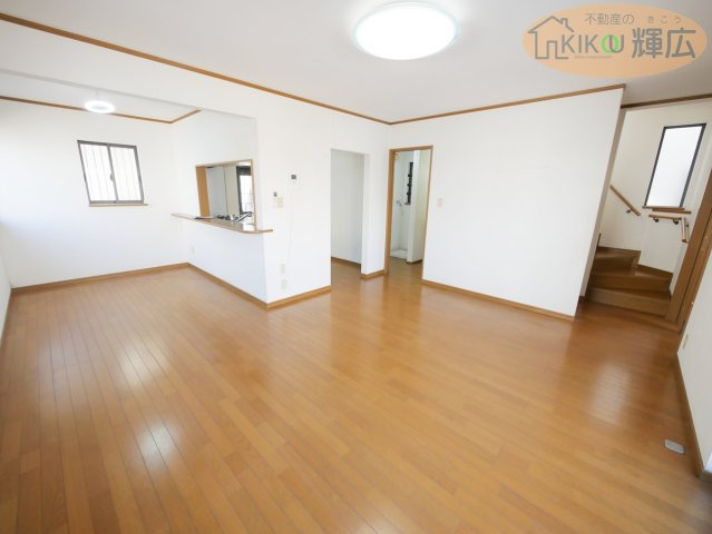 明石市二見町西二見　中古戸建の居間・リビング|リフォーム前写真
