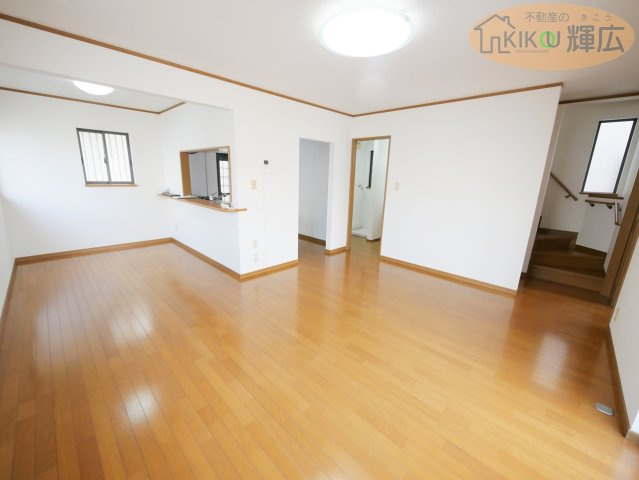 明石市二見町西二見　中古戸建の居間・リビング