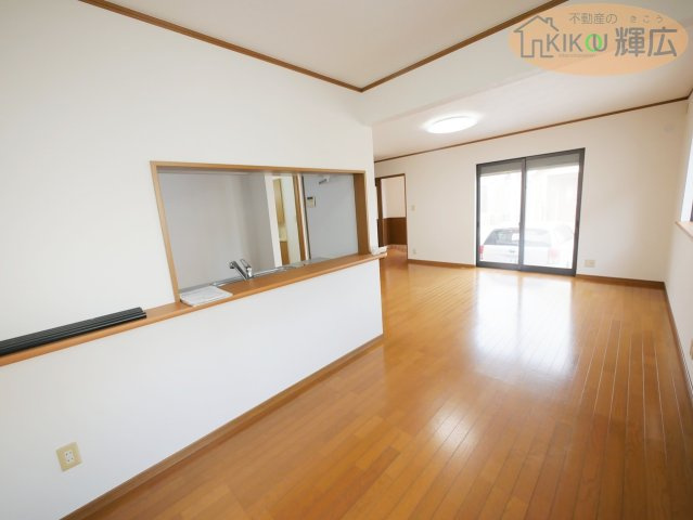 明石市二見町西二見　中古戸建の居間・リビング