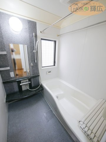 明石市二見町西二見　中古戸建の浴室