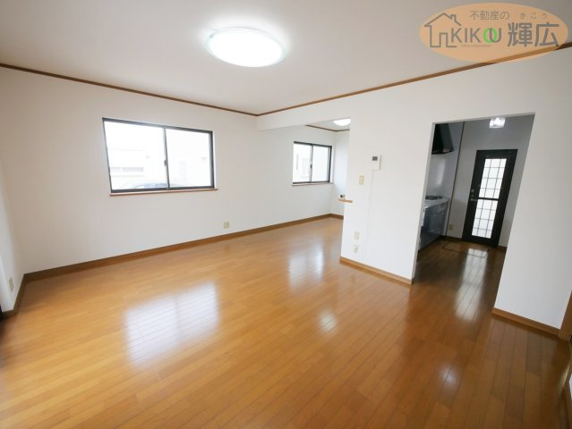 明石市二見町西二見　中古戸建の居間・リビング
