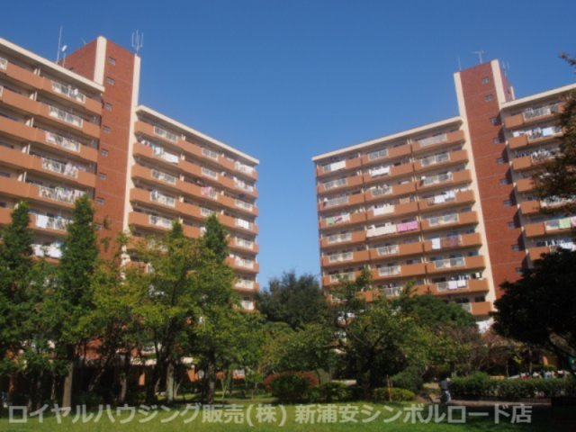 広場と緑が豊かな住環境。