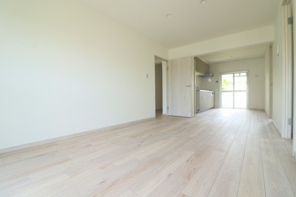 【居間・リビング】 | 羽根沢第一住宅 | 家具のレイアウトもしやすいお部屋です。