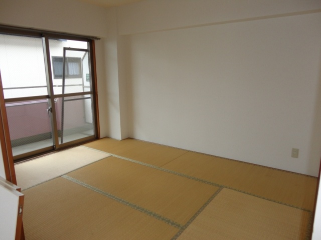 グランデール本多聞の和室