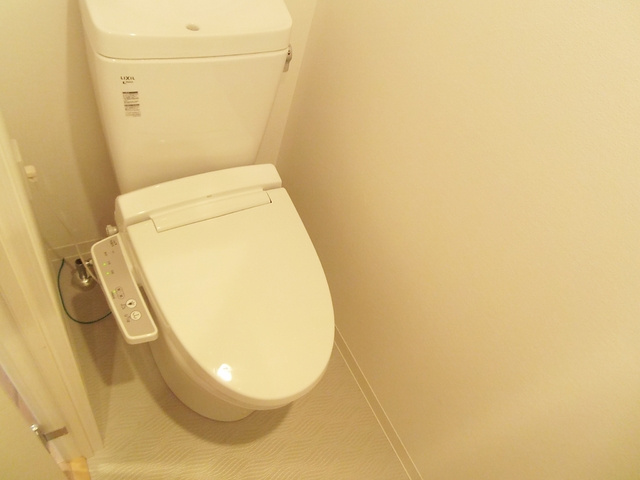ＡＸＡＳ王子神谷ｓｔａのトイレ|人気の温水洗浄機能付きのトイレです！