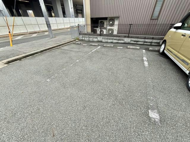 ユウハイツⅢの駐車場